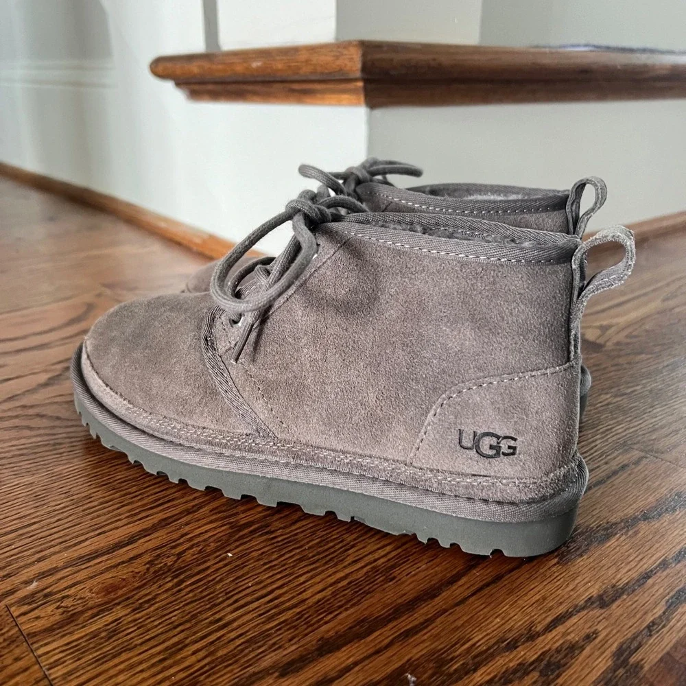 UGG Neumel Grey Suede Lace Up Chukka Boots Wool Lining Insole 3236 Womens 7